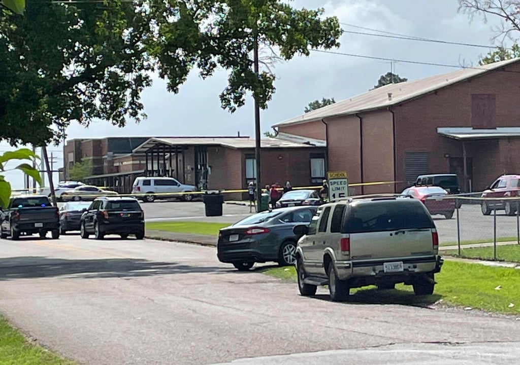 Matan a sospechoso que intentaba entrar a una escuela de Alabama
