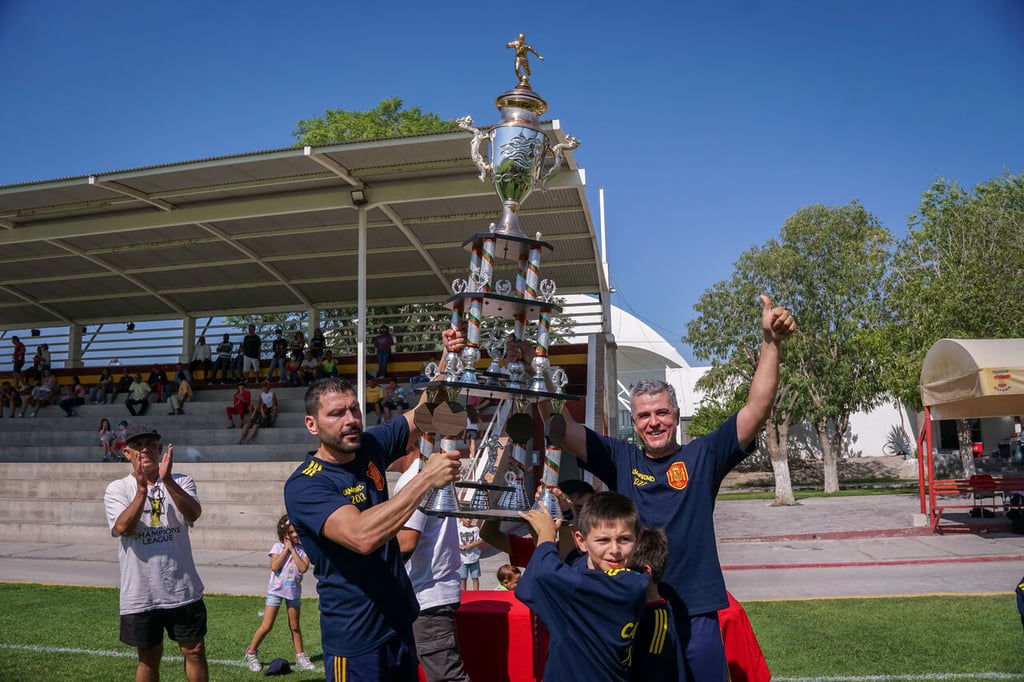 El campeón en la categoría Máster de la Liga Matías Román, es el Parque España