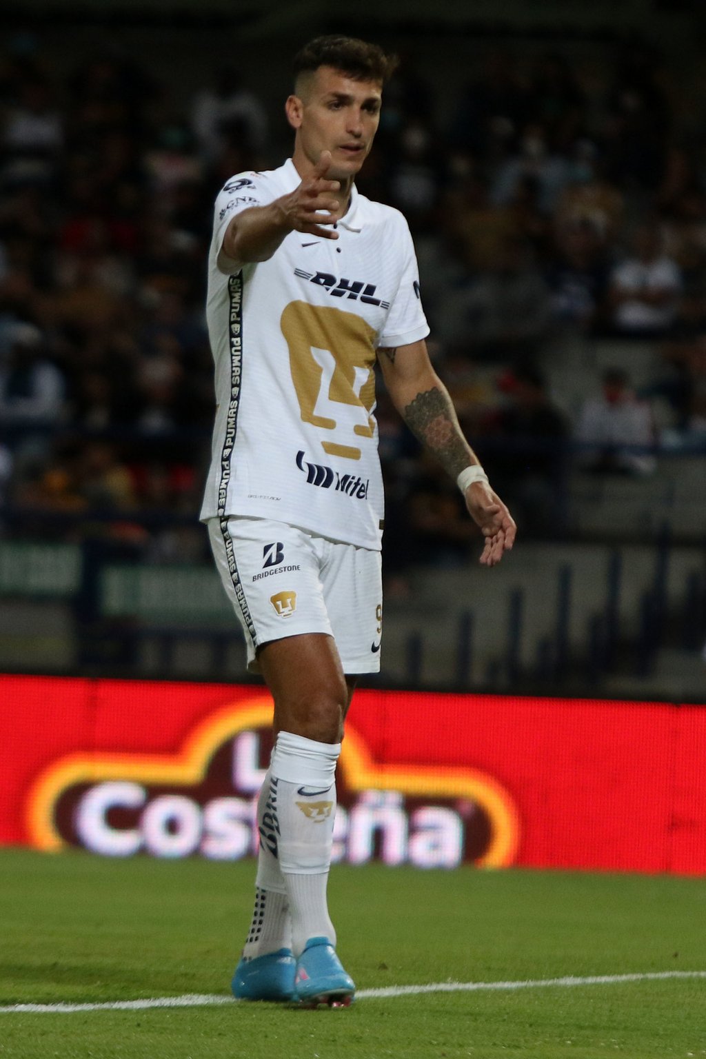 Dinenno seguirá en Pumas