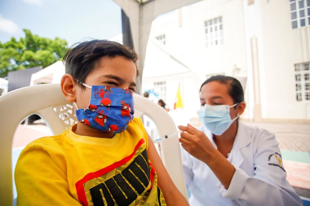 Durango espera vacunar contra COVID-19 a más de 250 mil menores