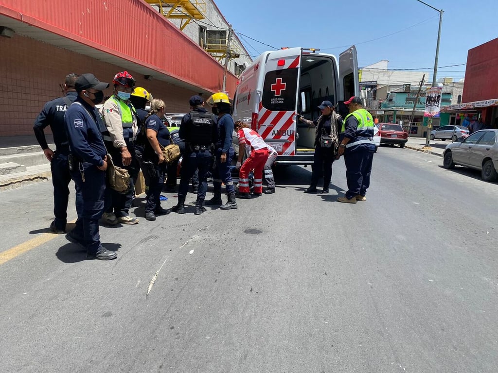Hombre resultó herido por atorarse con unos cables mientras conducía su moto en Gómez Palacio