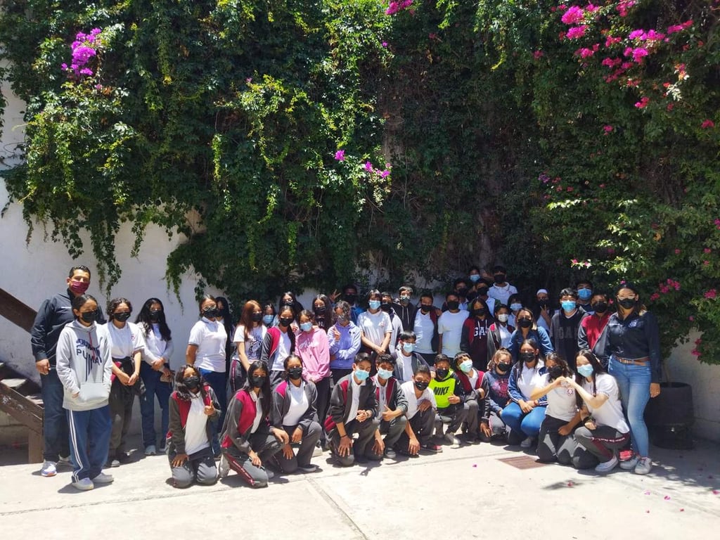 Visitan El Siglo de Durango, alumnos de la Escuela Secundaria Técnica #8