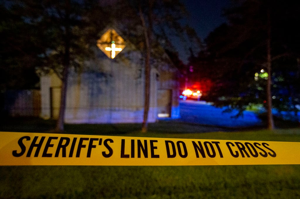 Suman tres muertos tras tiroteo en iglesia de Alabama