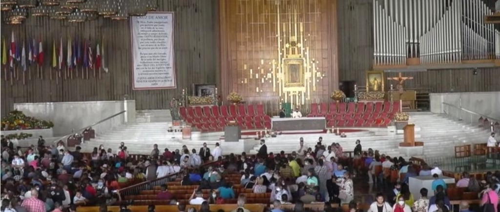 Duranguenses oran por la paz en la basílica
