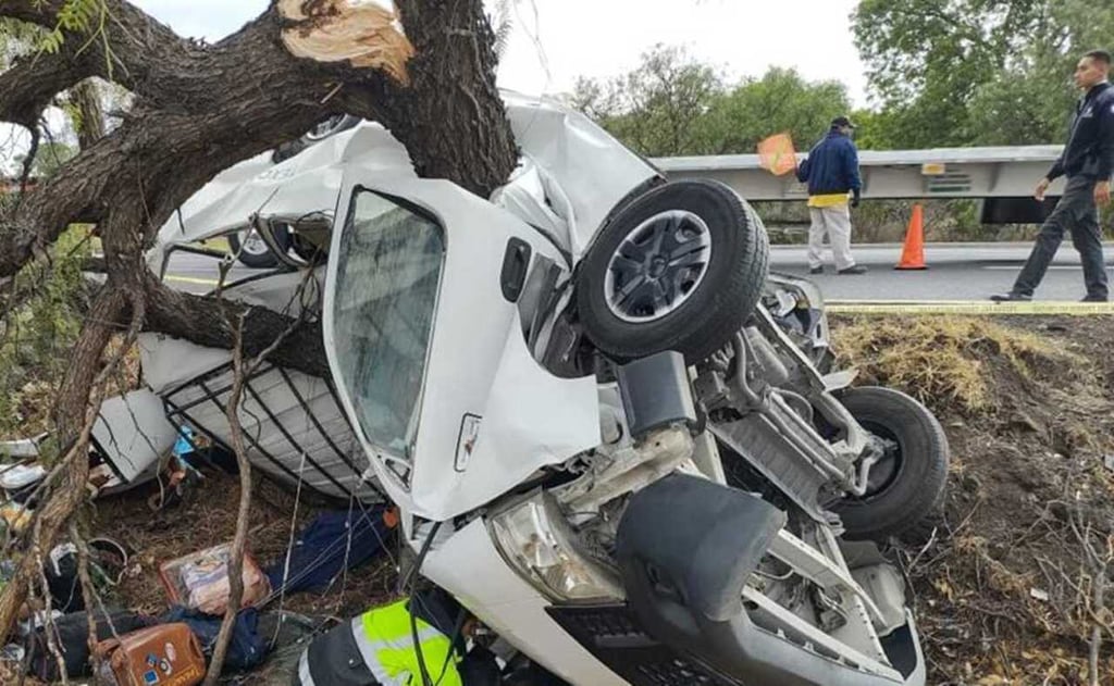 Suman 13 muertos tras accidente en autopista México-Querétaro