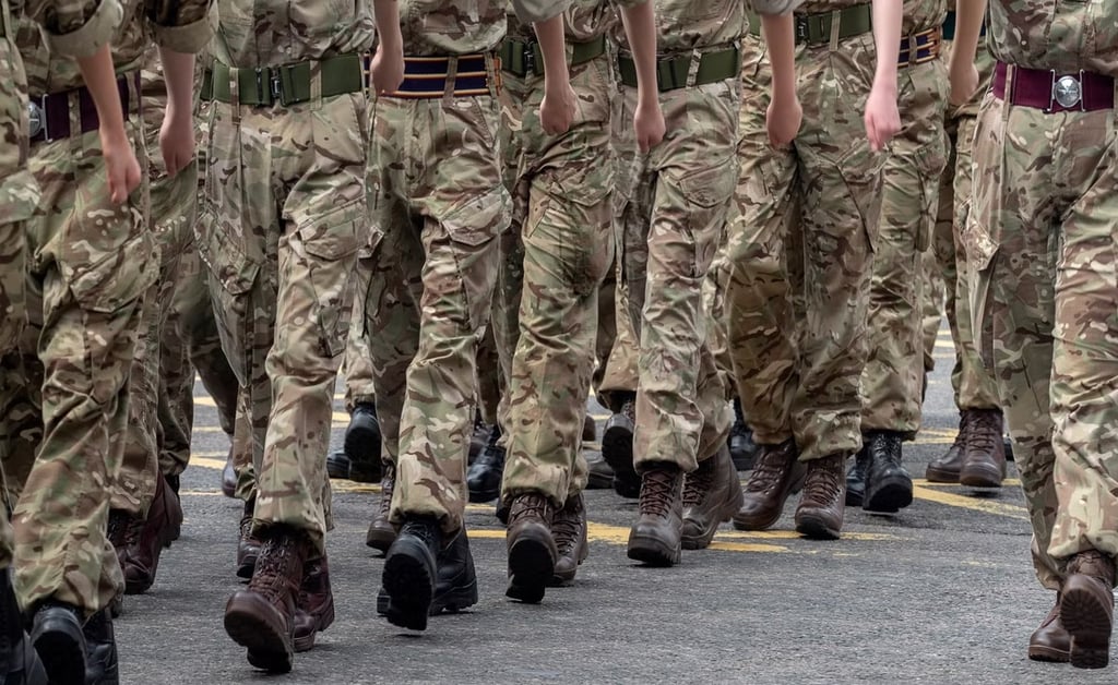 Investigan a militares británicos por orgía con mujer que llevaron a sus cuarteles sin permiso