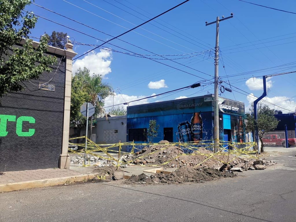 Obras obstruyen paso en calles de Durango