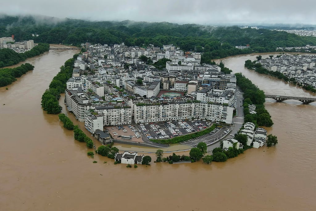 Inundaciones en China destruyen inmuebles, cosechas y caminos