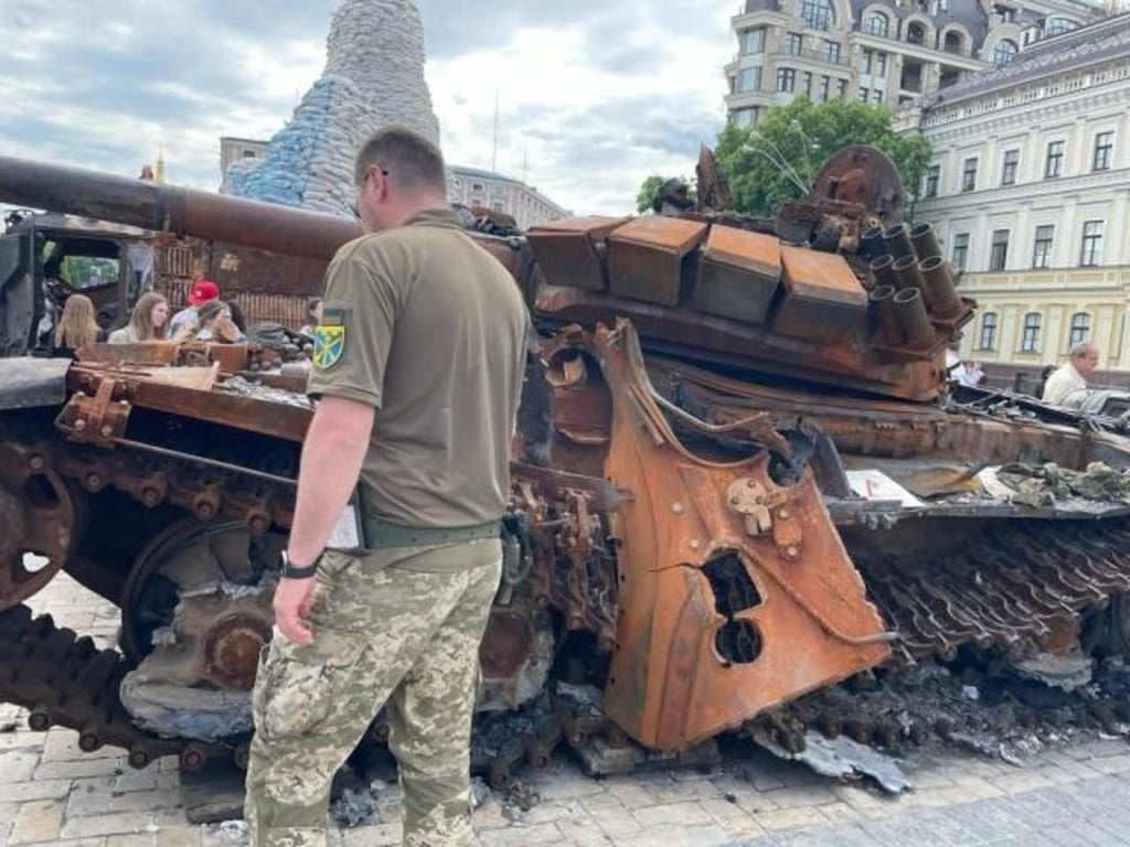 Exhibirá tanques rusos destrozados en Ucrania
