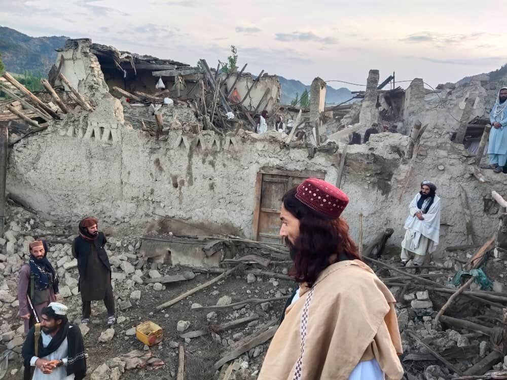 Catastrófico sismo en Afganistán deja al menos 920 muertos