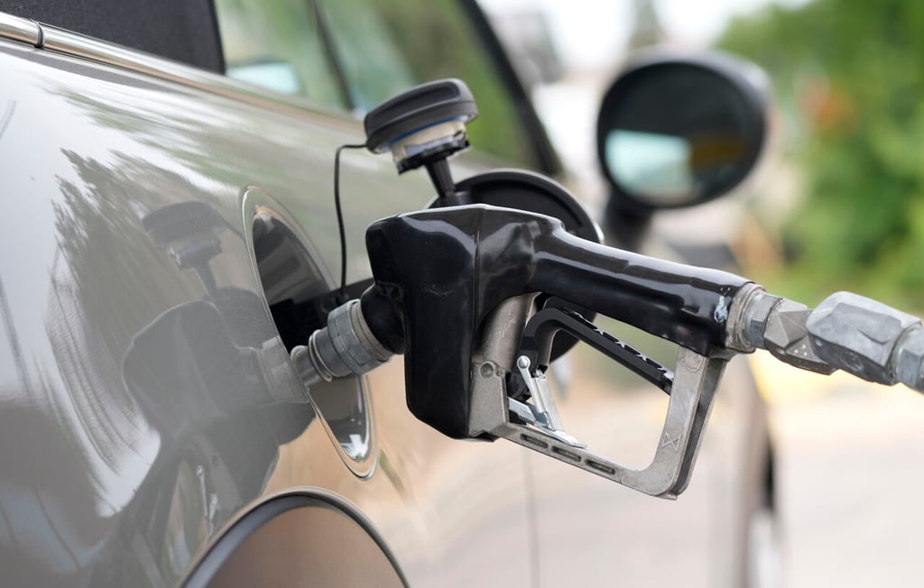 Altos precios de gasolinas ponen a prueba dependencia de EUA hacia autos