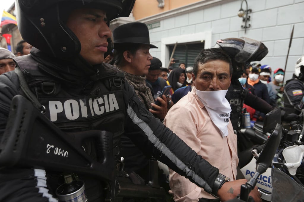 Indígenas continúan con bloqueos y protestas en Ecuador