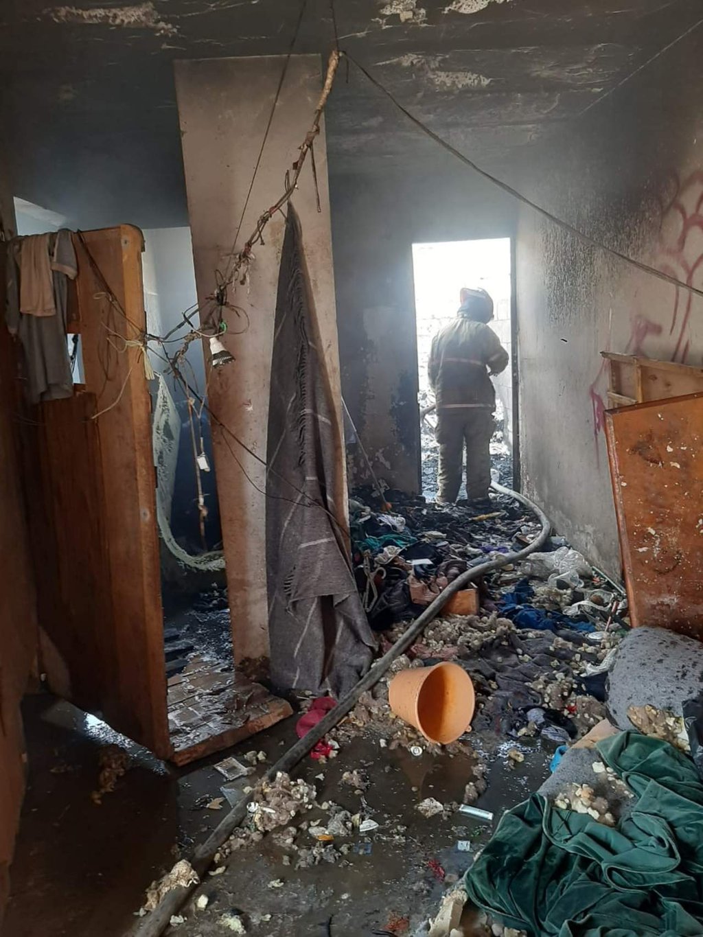 Casa abandonada se incendia en la ciudad de Durango