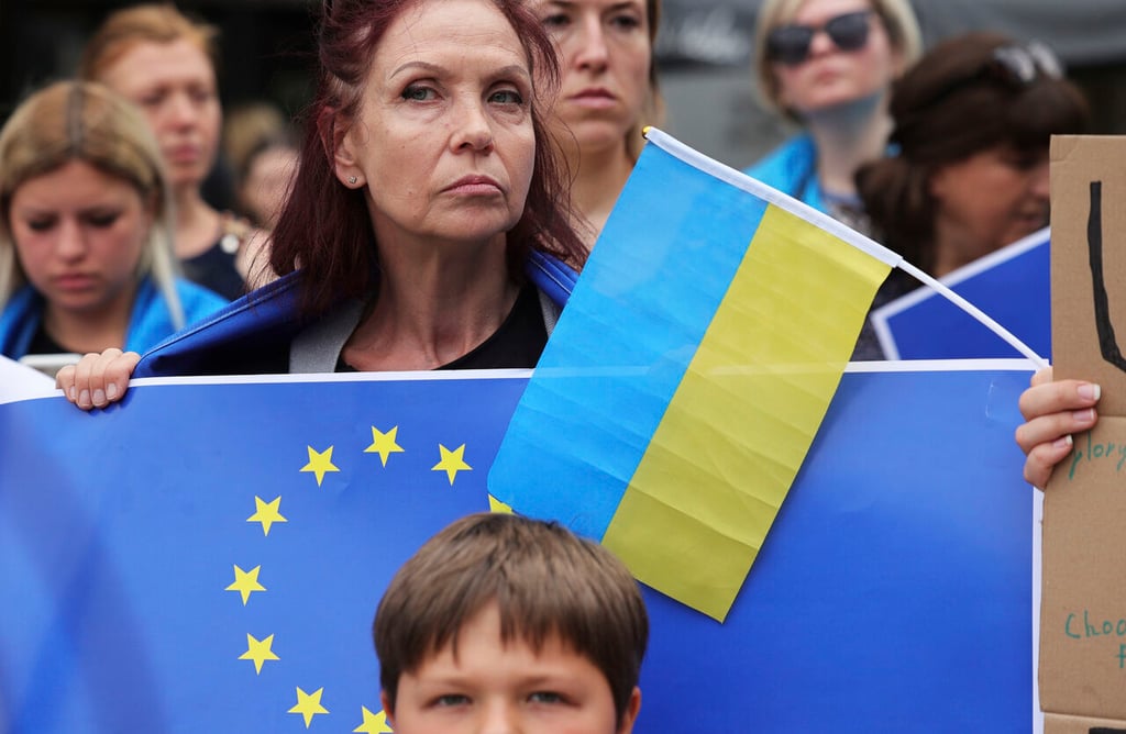 Unión Europea aprueba a Ucrania y Moldavia como candidatos a membresía