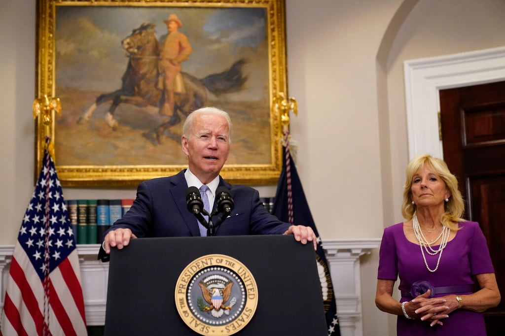 Joe Biden firma iniciativa de ley contra armas en EUA