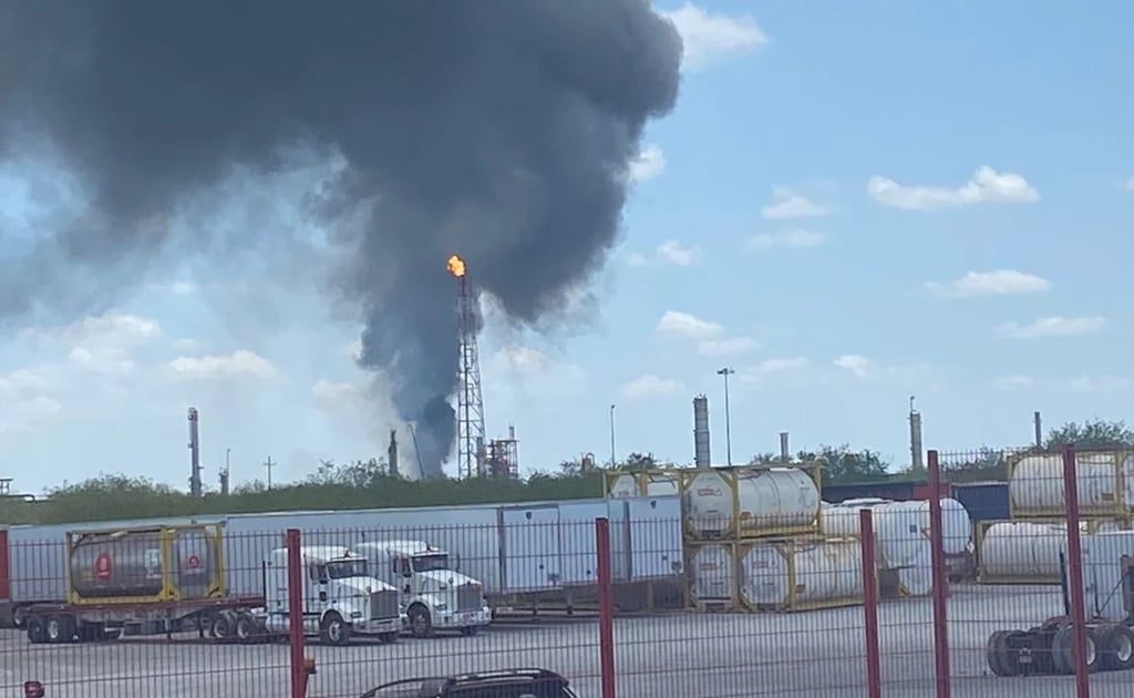 Controlan incendio en Refinería de Cadereyta; no hay lesionados