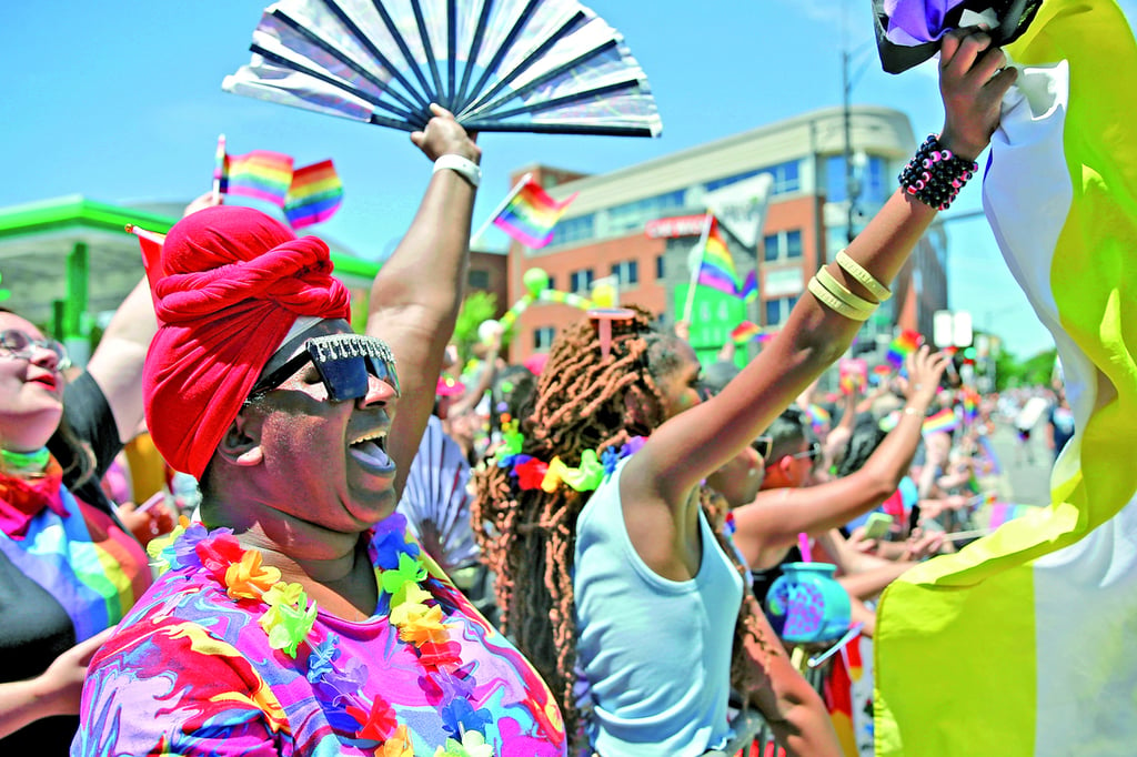 Celebran desfiles  LGBT con nueva urgencia