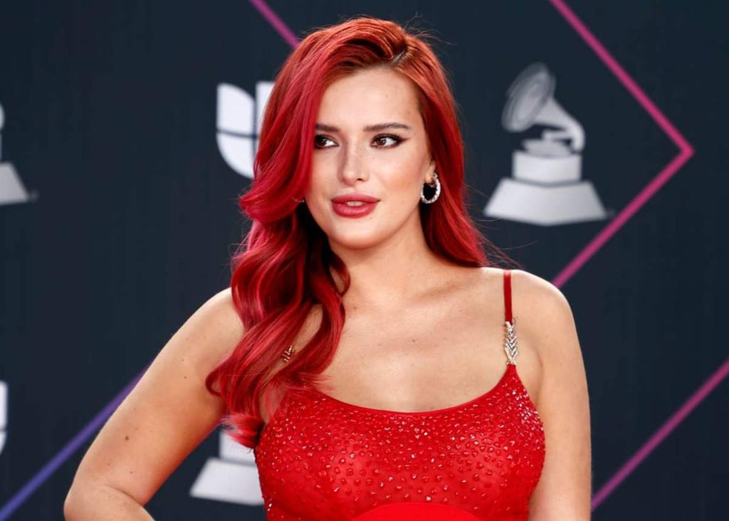 Bella Thorne se muestra en sensual traje de baño 'soltera y lista para comer'