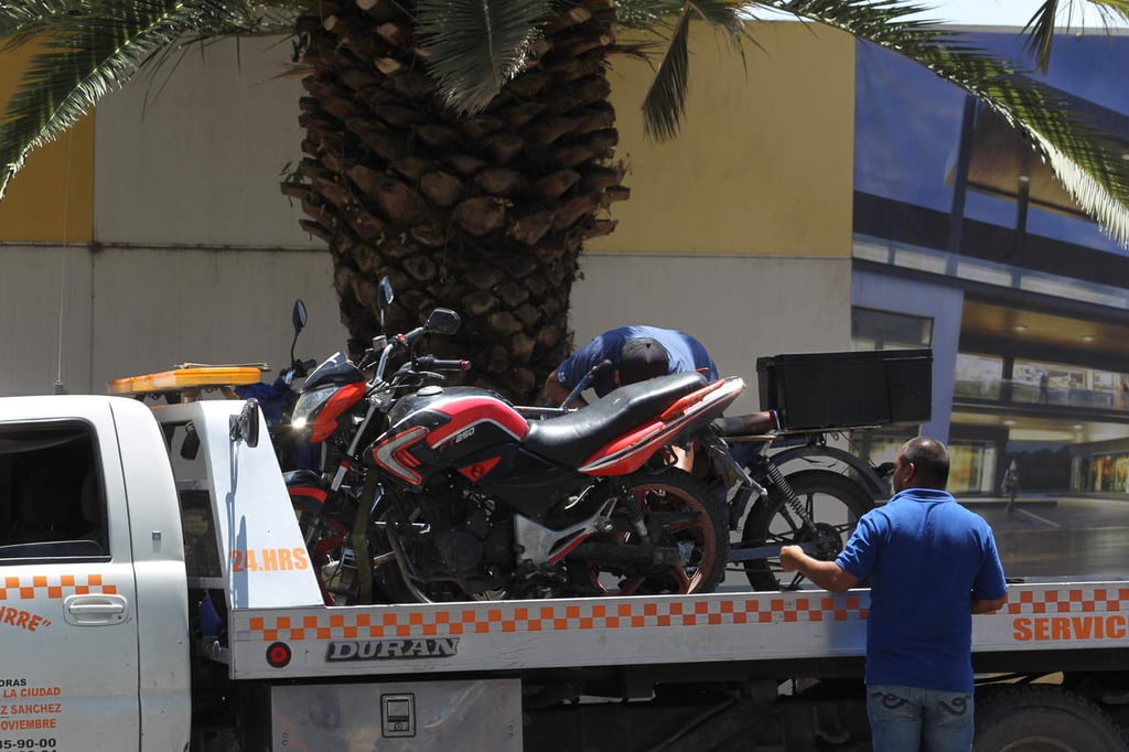 Ciudadano encuentra su moto robada en Lerdo