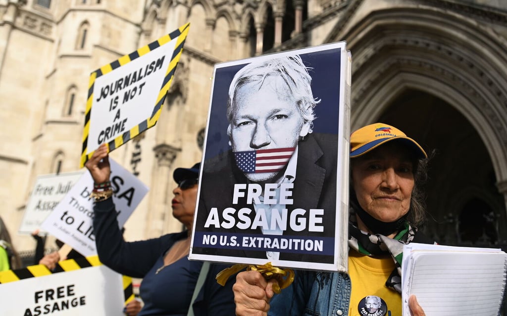 Julian Assange presenta recurso contra su extradición a EUA