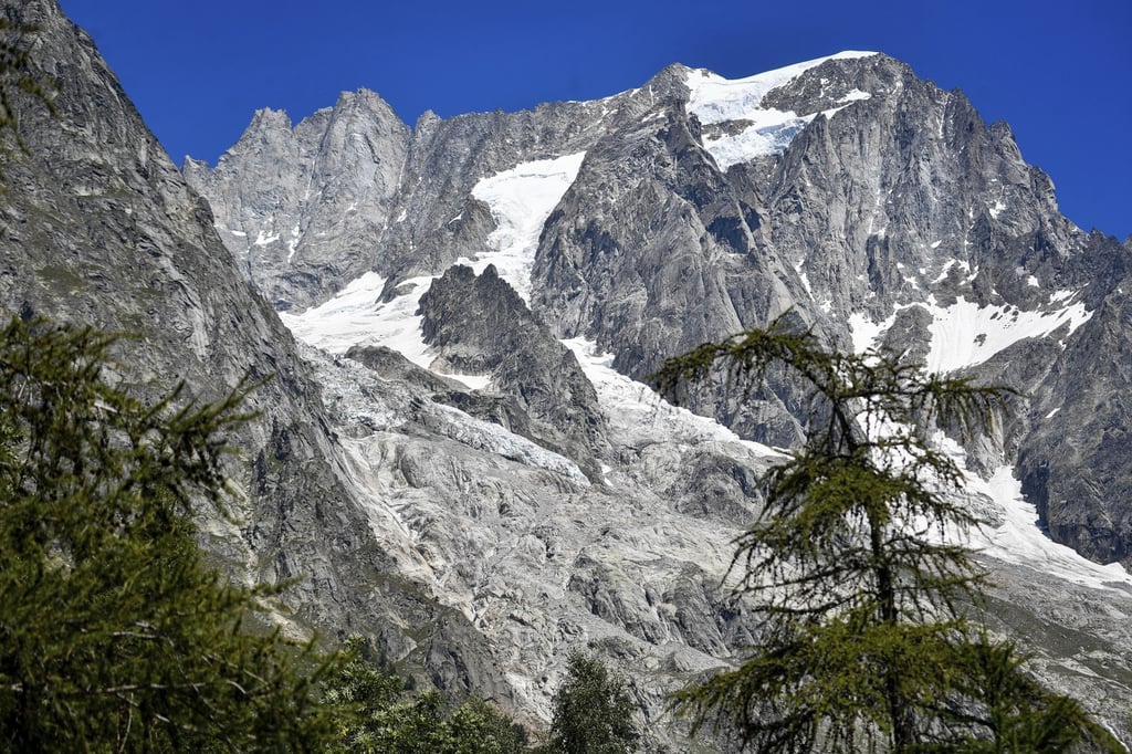 Trozo de glaciar alpino cae sobre excursionistas en Italia; hay al menos cuatro muertos