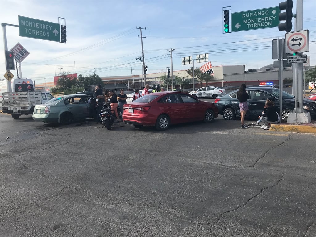 Registran un accidente vial múltiple en Gómez Palacio