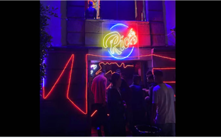 Clausuran en CDMX bar Rico Club tras ataque homofóbico en Zona Rosa