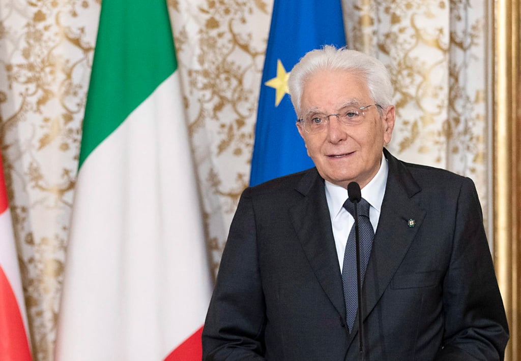 Presidente de Italia recibe a representantes del Parlamento antes de disolverlo