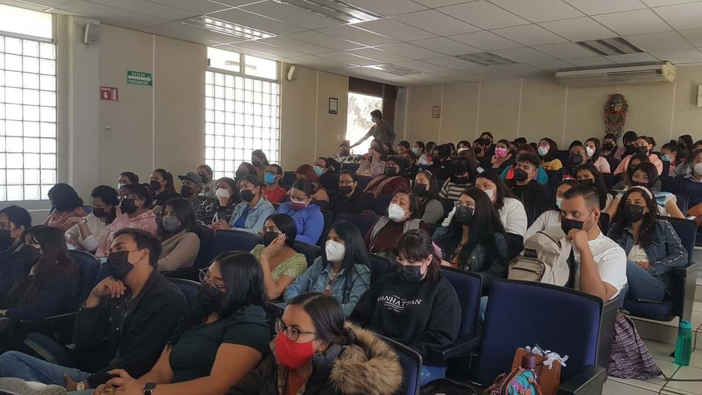 Promueven emprendimiento entre trabajadores sociales de