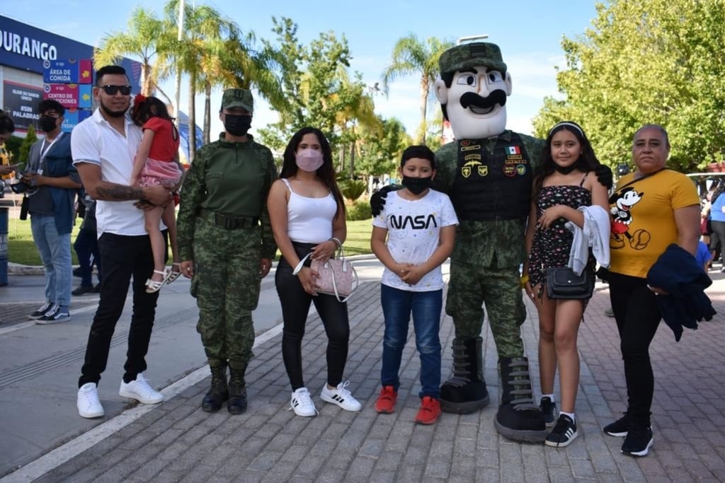 Módulo. Chicos y grandes pueden disfrutar de la convivencia con el personal militar.


