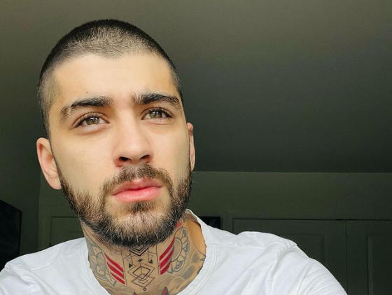 Zayn Malik hace suspirar con su cabello rosa