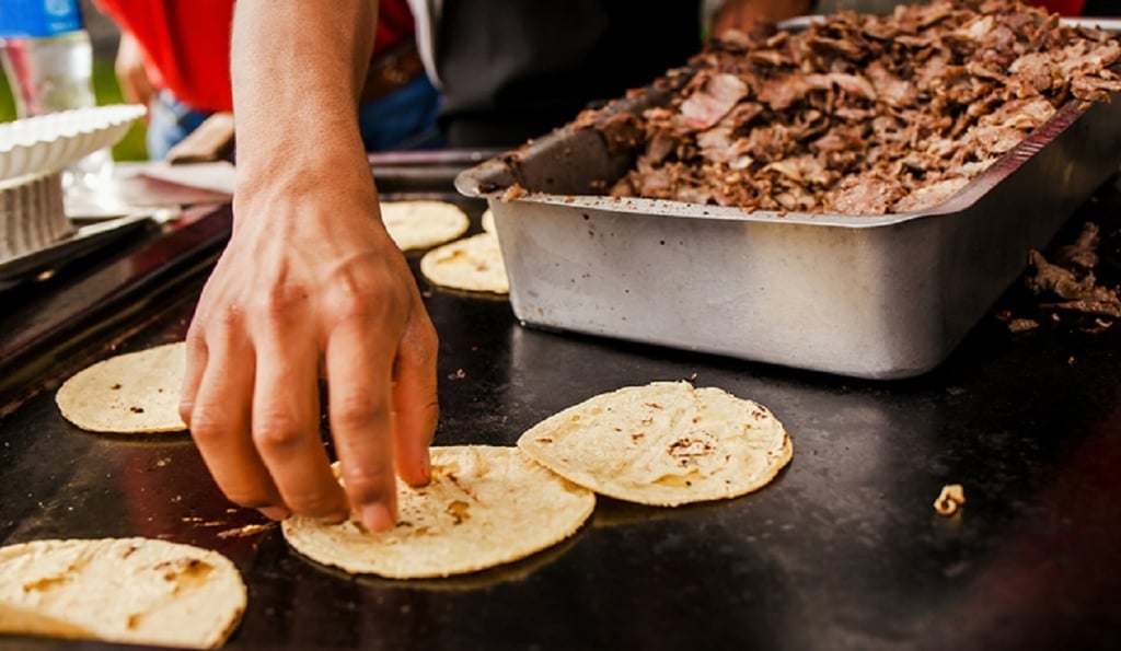 Viralizan en redes 'cabeza de perro' en una taquería
