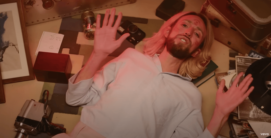 Esteman presenta su nuevo sencillo titulado Un día en París