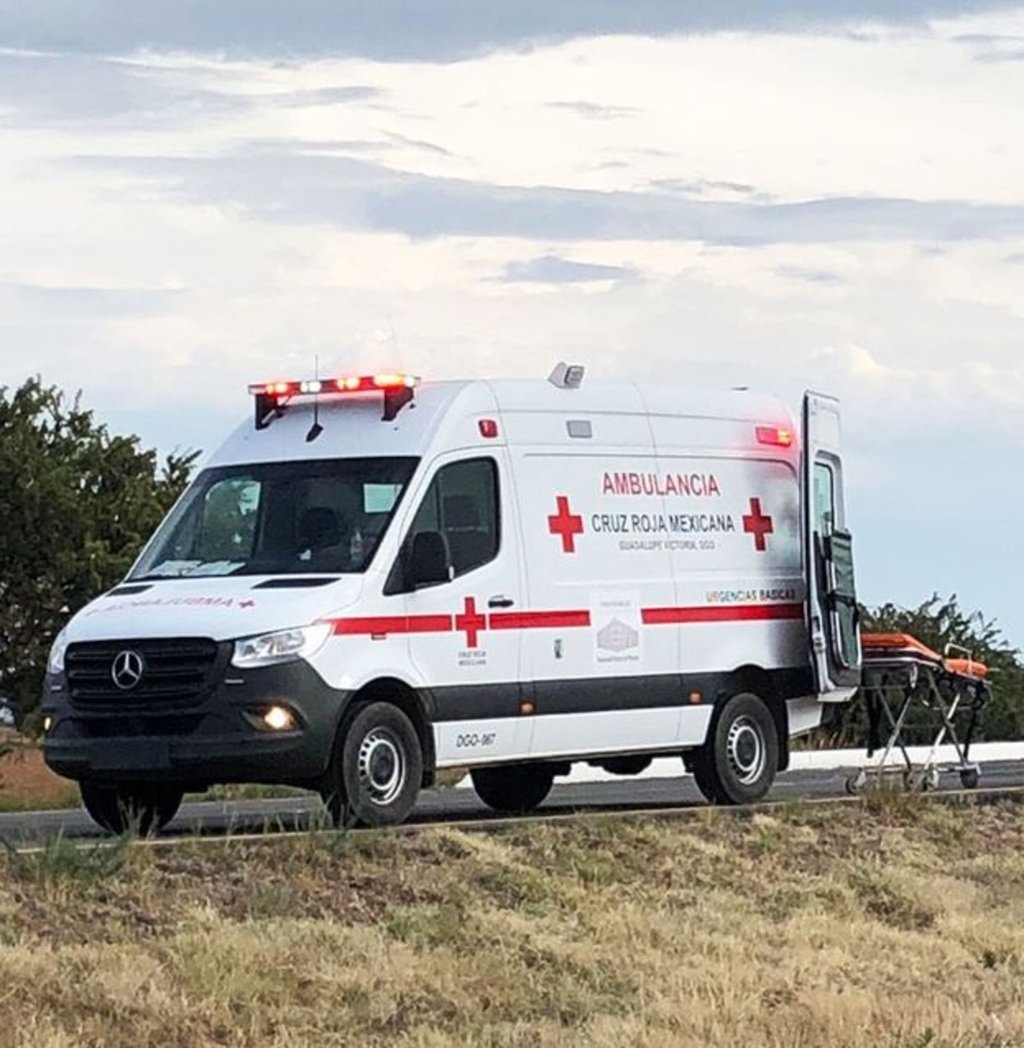 Accidente.  En cjoque por alcance en carretera de Guadalupe Victoria, tres personas resultaron con lesiones menores, pero fueron trasladados por Cruz Roja a una valoración más profunda.