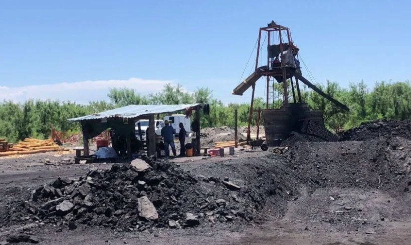 Salen con vida dos mineros de pozo de carbón de Sabinas, Coahuila; 8 aún quedan atrapados
