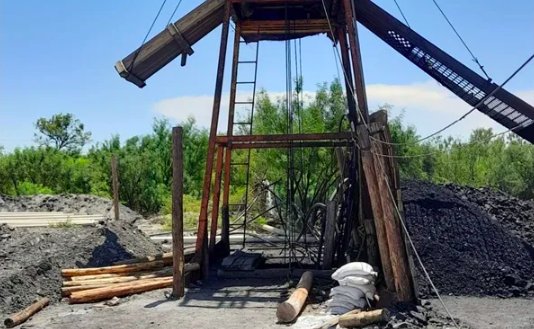 Ya son cuatro los mineros rescatados de pozo de carbón de Sabinas; IMSS brinda atención