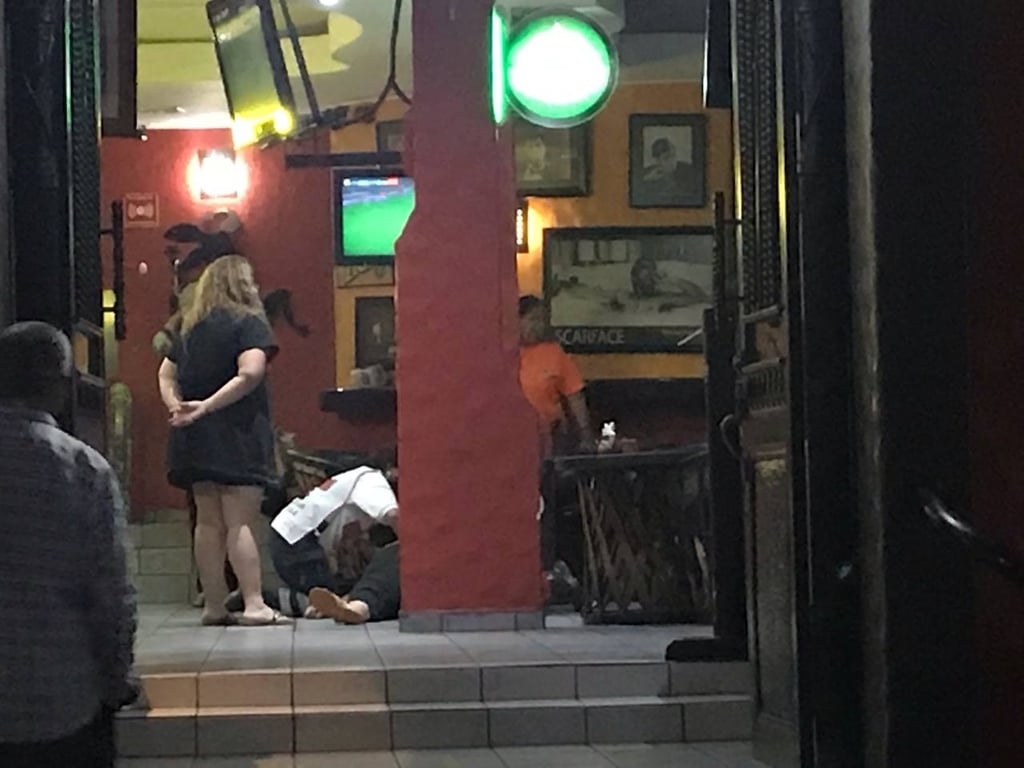 Hecho. Una mujer domiciliada en Tijuana, Baja California, fue alcanzada por la muerte en un restaurante sobre el bulevar Guadiana.