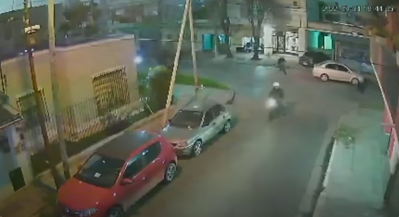 Video: Vecinos detienen a ladrones, atropellándolos
