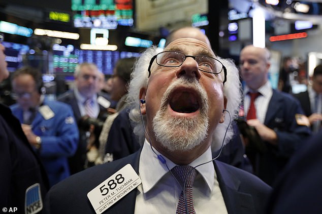 Wall Street abre en terreno positivo impulsado por el descenso de la inflación en EUA