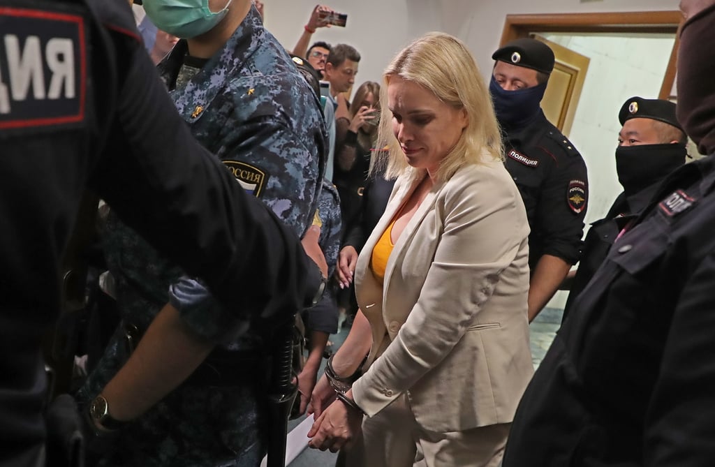 Reportera rusa, bajo arresto domiciliario