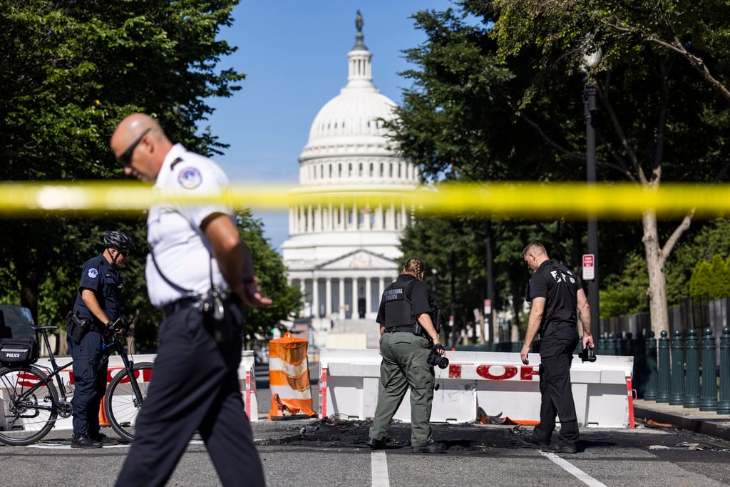 Hombre choca contra barricada del Capitolio de Estados Unidos y se quita la vida