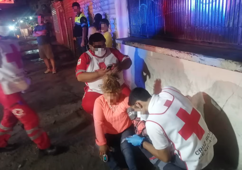 Mujer se lesiona tras sufrir una caída en la colonia Infonavit Santa Rosa de Gómez Palacio