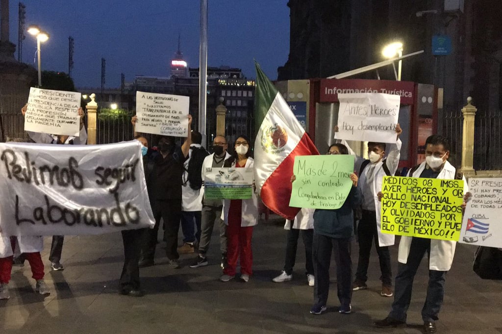 AMLO defiende llegada de médicos cubanos a México