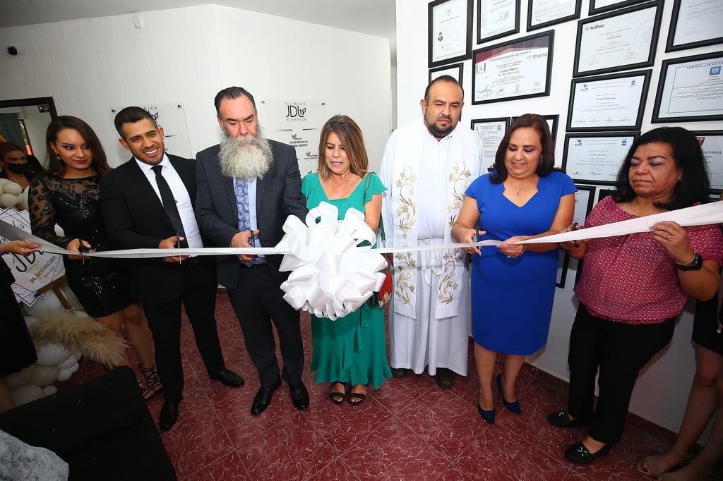Inauguran instalaciones de la clínica del Dr. Julio Díaz Luna