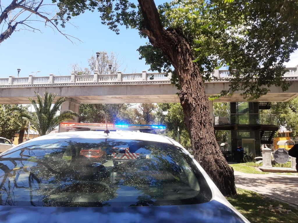 Salvan a mujer que intentaba quitarse la vida en el Puente de Analco