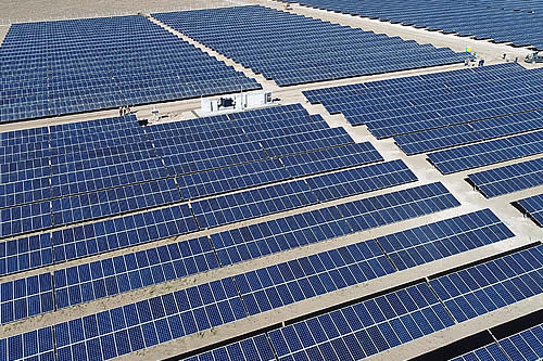 Bolivia presenta atlas solar y eólico para potenciar proyectos de energías renovables