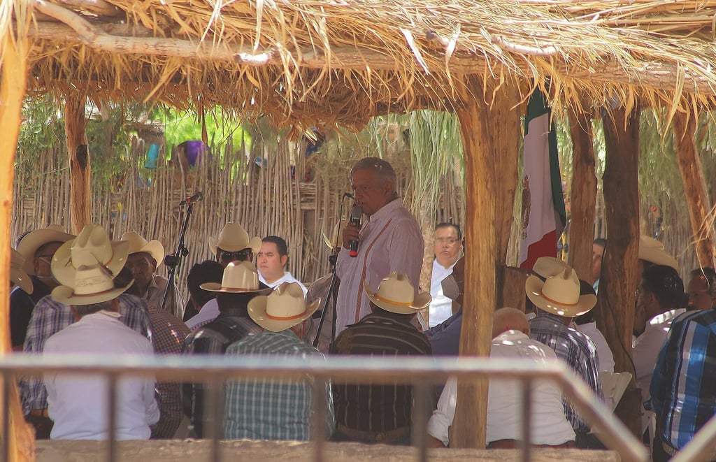 AMLO continúa con su gira de trabajo por Sonora