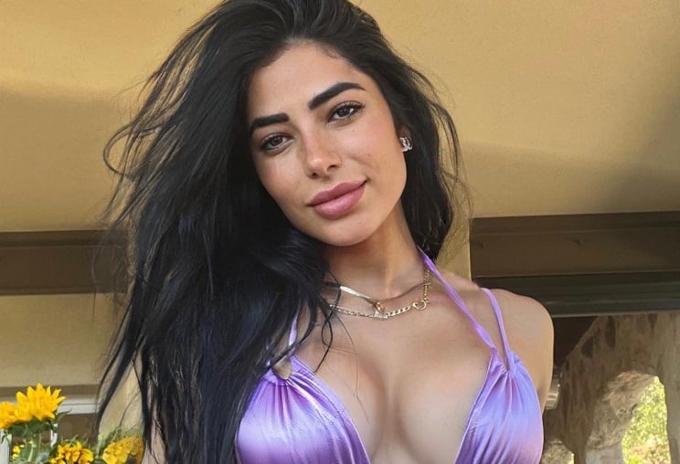 Pietra Luccas, modelo de OnlyFans, da volteretas en bikini