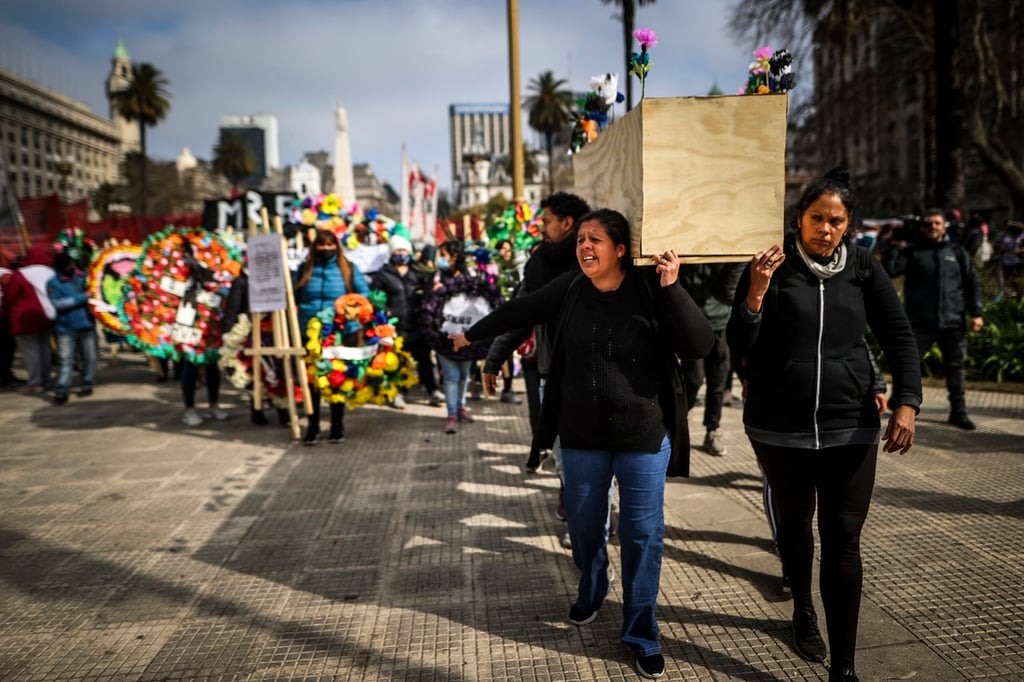 Demandan 'enterrar' el salario mínimo