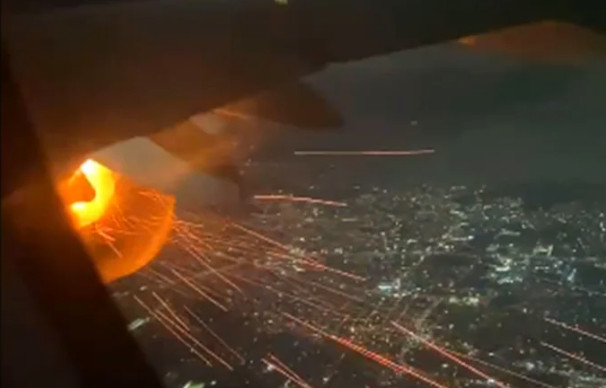 VIDEO: Motor de avión de Viva Aerobus arde en llamas tras despegar de Guadalajara